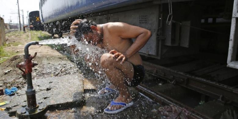 Satu Keluarga Tewas Ditabrak Kereta Api