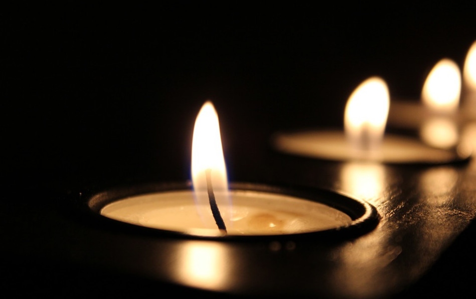 sepasang-lilin-untuk-masa-lalu.jpg