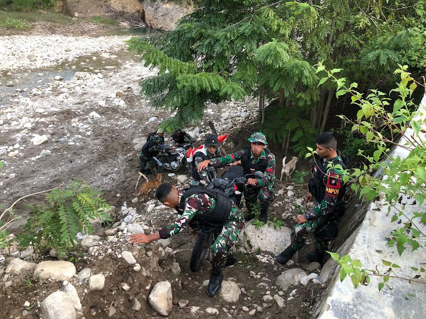 Satgas Yonif RK 744/SYB Gagalkan Penyelundupan Dua Unit Sepeda Motor Ke Timor Leste