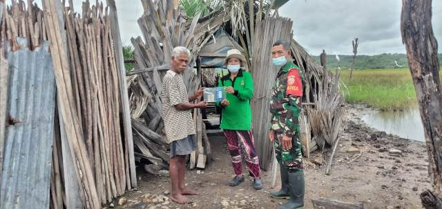 Peduli ODGJ di TTS, Serda Bonevasius Beri Bantuan Obat