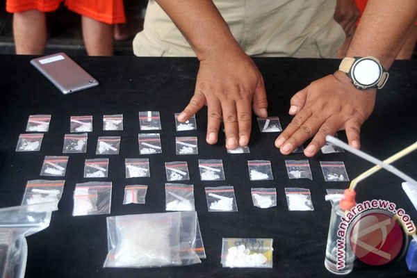 Tim Narkoba Polda NTT Amankan Tiga Ladies Pelangi Borong