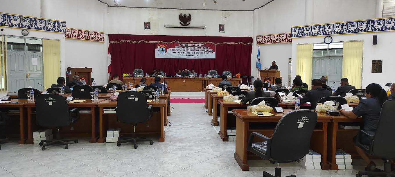 Enam Fraksi DPRD Sumba Timur Sampaikan Pemandangan Umum Fraksi Atas Nota Keuangan dan LKPJ Bupati
