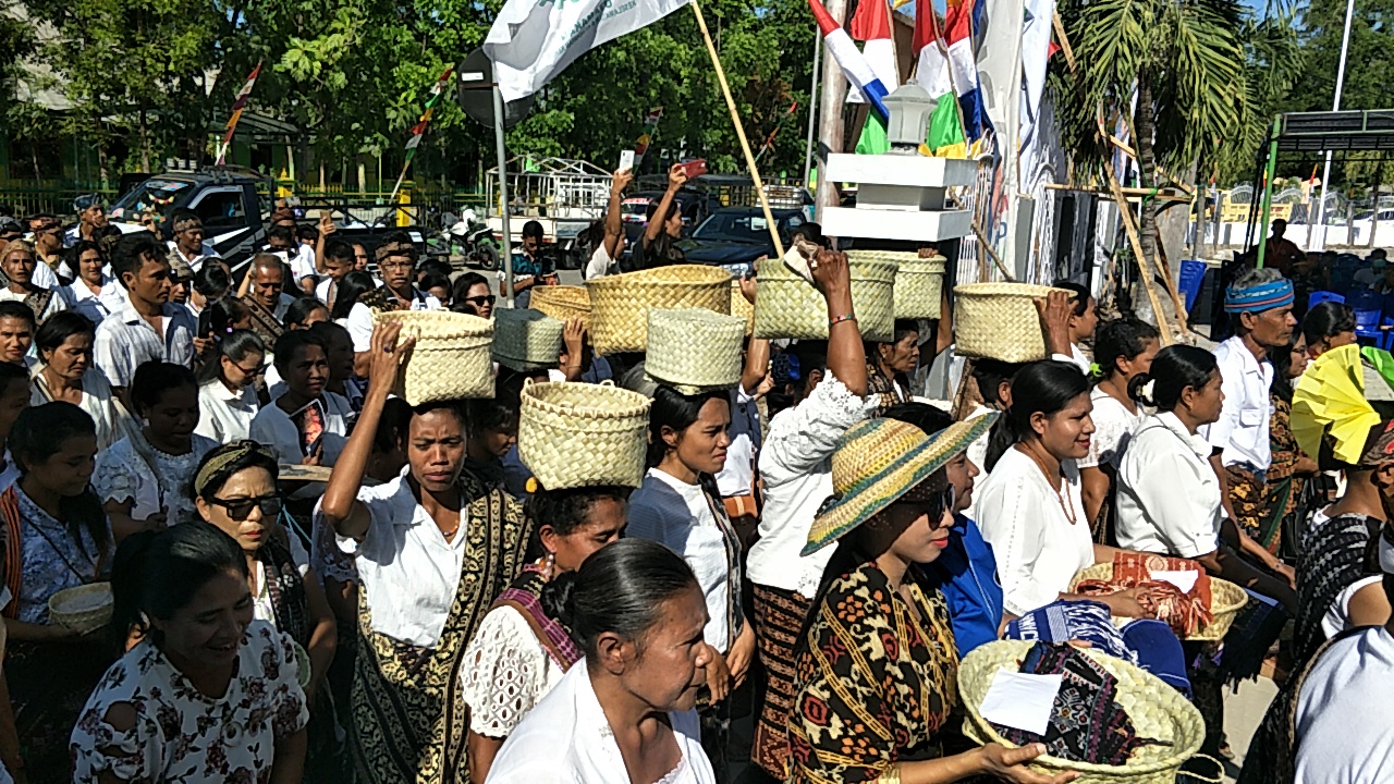 17 Klasis di Sumba Timur Antar Persembahan Untuk Sidang Raya PGI ke-XVII