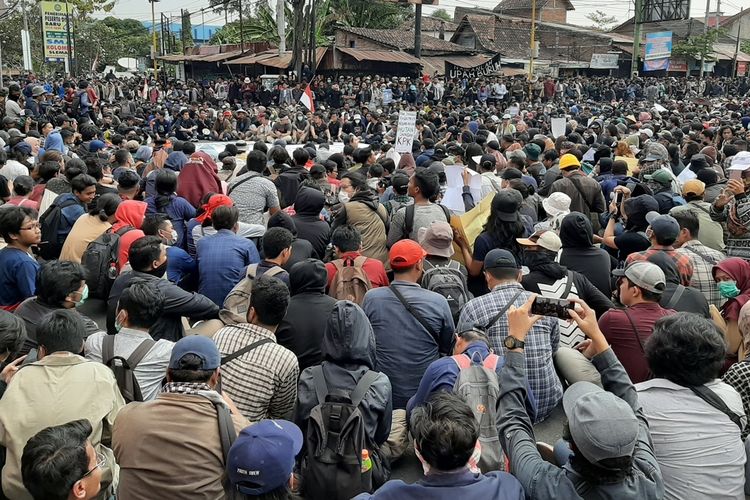 Simak Cerita Pedagang Buah yang Bagikan Jeruk dan Apel kepada Mahasiswa Demonstran di Yogyakarta