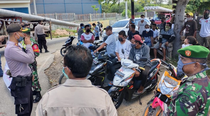 Sinergitas TNI-Polri Cegah Penyebaran Virus Corona di Kota Kupang