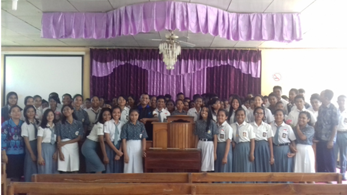 Fasilitator BPOM NTT Sosialisasi Keamanan Pangan untuk Pelajar SMP-SMA-SMK Adven Noelbaki