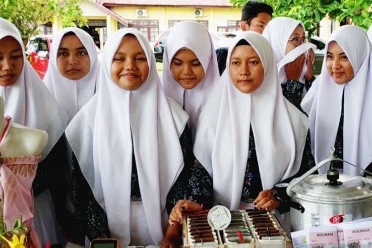 Inovasi SMAN 2 Sampit Manfaatkan Air Gambut dan Kulit Nanas jadi Listrik