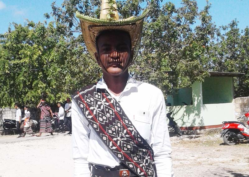 Keren! Hanya Mau Dengar Kelulusan Siswa SMAN 8 Kupang Kenakan Pakaian