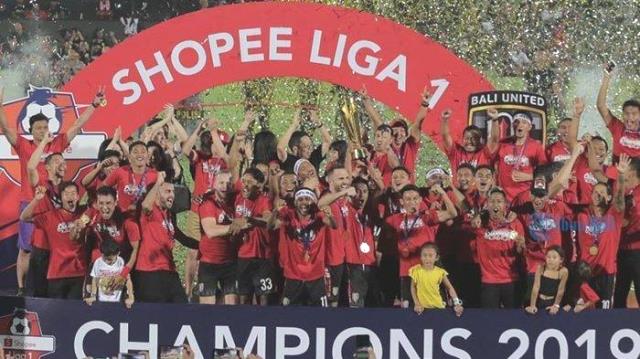 skuad-dan-official-sekaligus-manajemen-bali-united.jpg