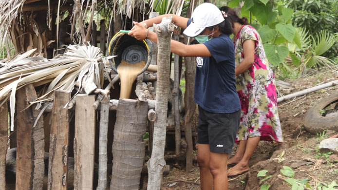 Solusi Taman Daun Pasca Tanggap Darurat: Tenun Selendang Serentak dan Lelang
