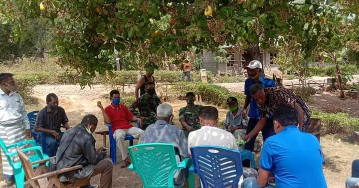 Cegah DBD dan Covid-19, di Desa Timu Tawa, Ini Yang Dilakukan Babinsa Talibura