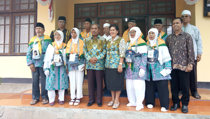 Bupati Nagekeo Lepas 8 Orang Calon Jemaah Haji
