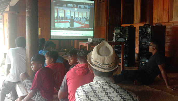 Nonton Live Streaming, Keluarga Teriak Wuanya dan Angalai