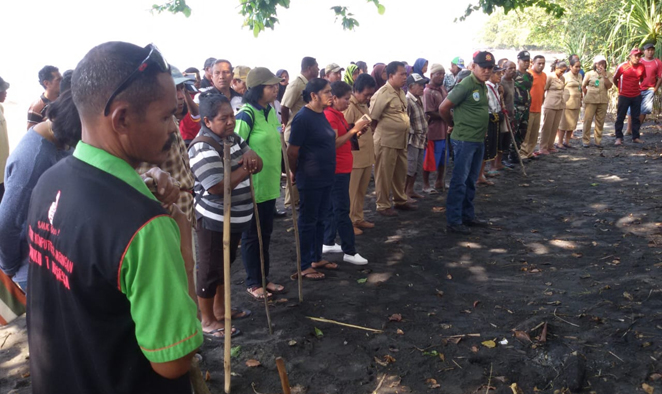 Ratusan Warga Mauponggo Kerja Bakti di Pantai Ene Gera
