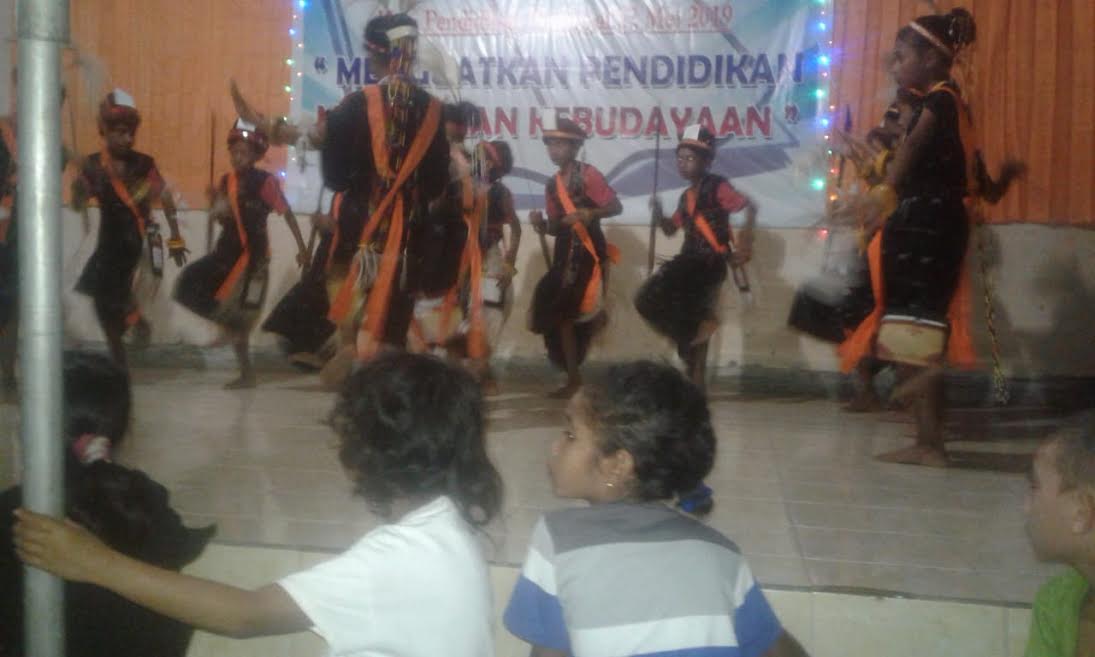 Siswa-Siswi Gugus 2 Aimere di Ngada Meriahkan Hardiknas