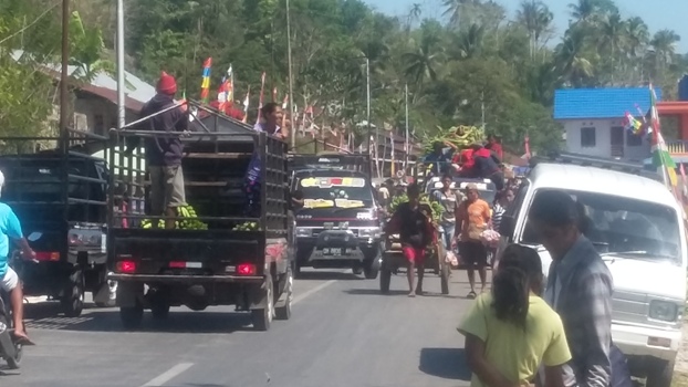 Jalan Raya Macet Akibat Pedagang Berjualan Di Jalan Raya