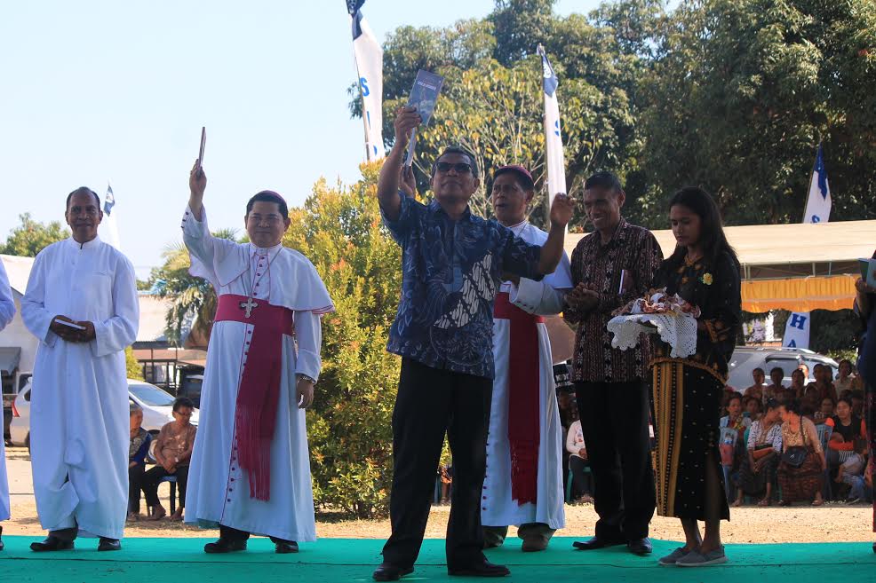Bupati Don Ajak Umat Paroki Maukeli Sikap Toleran Harus Ditingkatkan