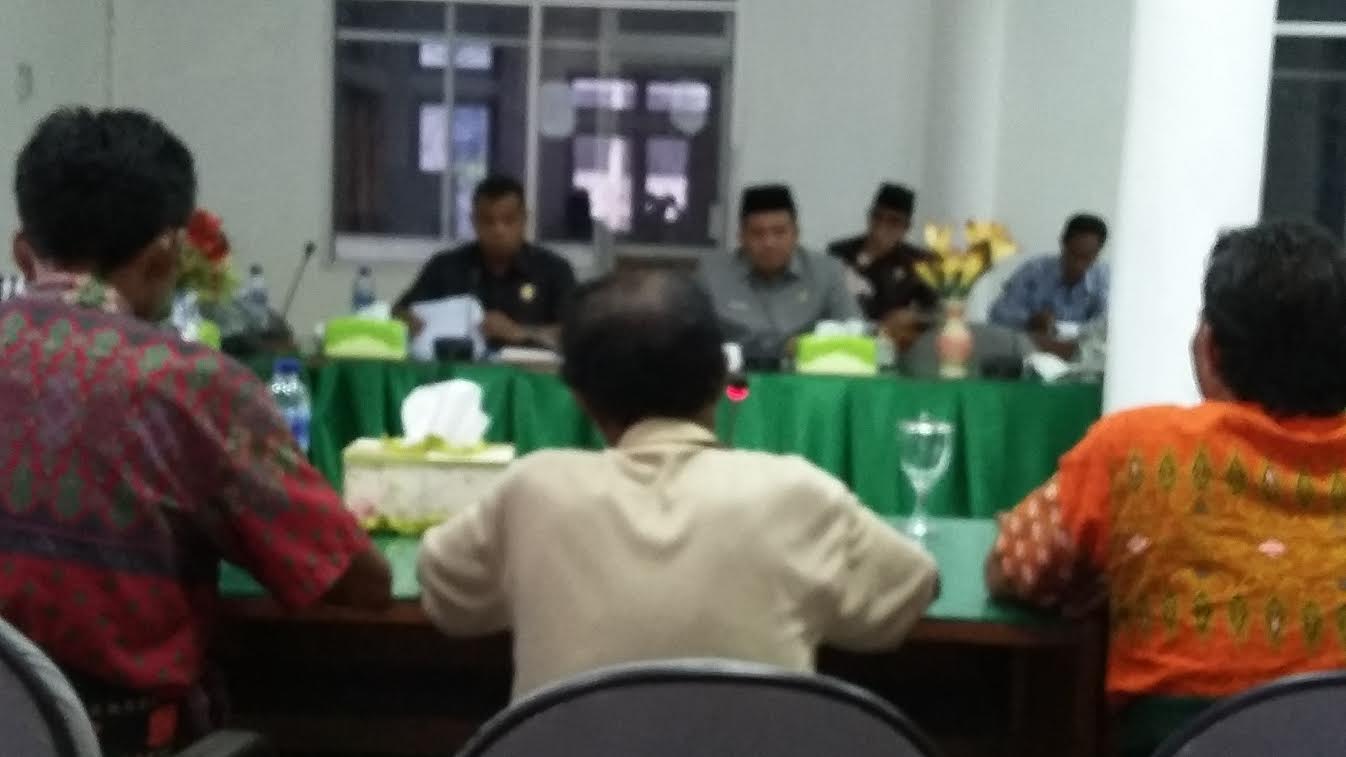 suasana-pertemuan-keluarga-poro-duka-dengan-pimpinan-dprd-sb-selasa-1452019.jpg