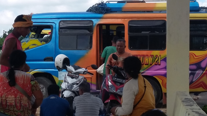 Aktivitas di Terminal Weekarou Ramai, Sopir Bus Kembali Beroperasi