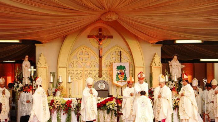 Romo Rubi Resmi Jadi Uskup Agung Semarang, Ribuan Umat Hadiri Penahbisannya