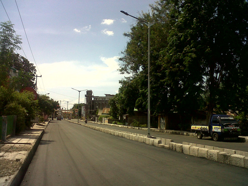 Pemda Ende Pasang Lampu Taman di Jalan El Tari