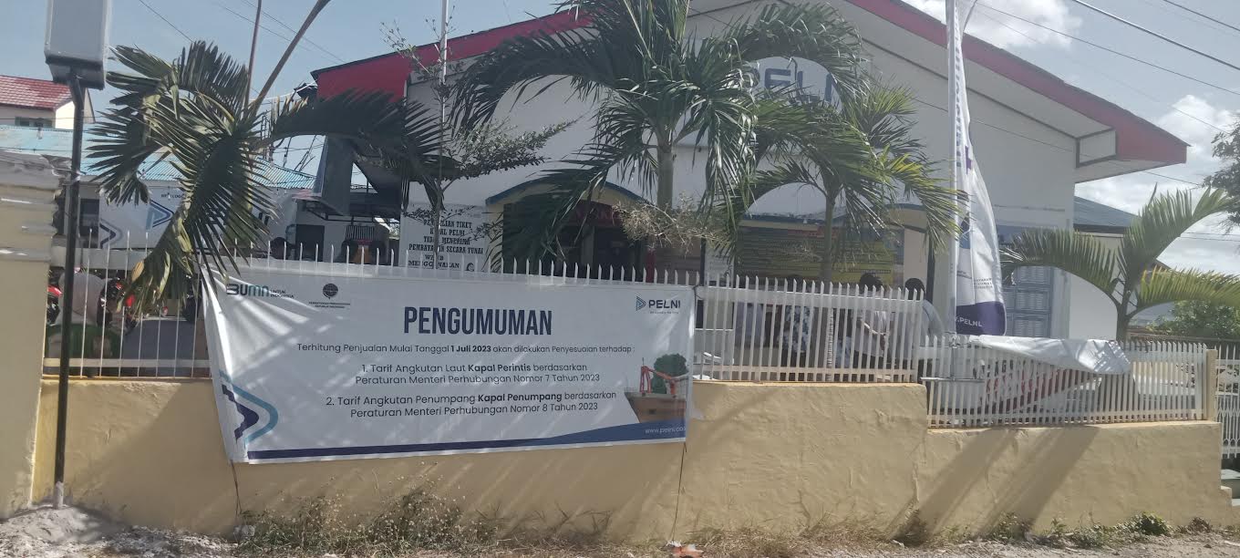 tampak-spanduk-pengumuman-penyesuaian-tarif-kapal-yang-baru.jpg