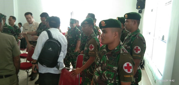 Tangani Penderita DBD, Tenaga Kesehatan TNI Ditempatkan di 10 RS dan Puskesmas di Sikka