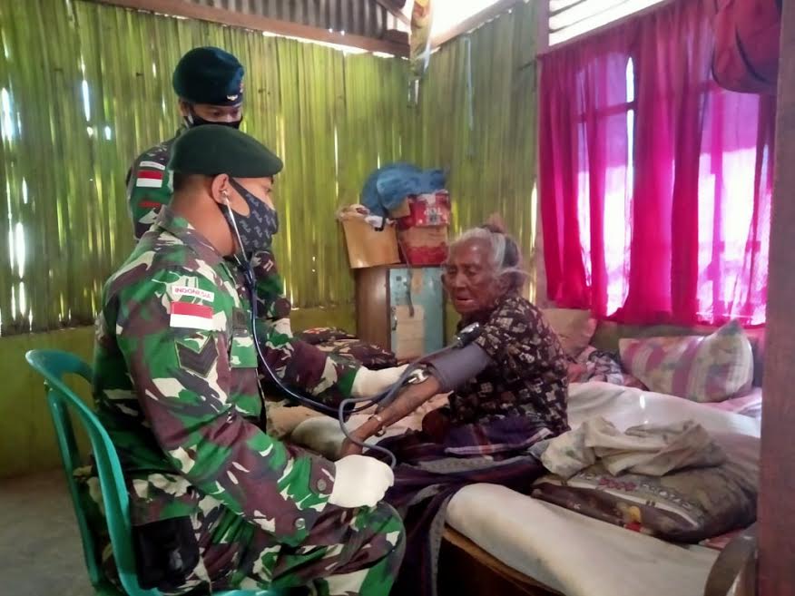 Begini Wujud Kepedulian Satgas Pamtas Yonif R 142 Buat Masyarakat Perbatasan