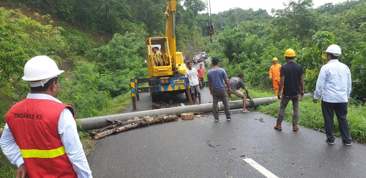 Selama 6 Jam Listrik di Labuan Bajo Padam Akibat 2 Tiang Tumbang Dari Arah Rangko