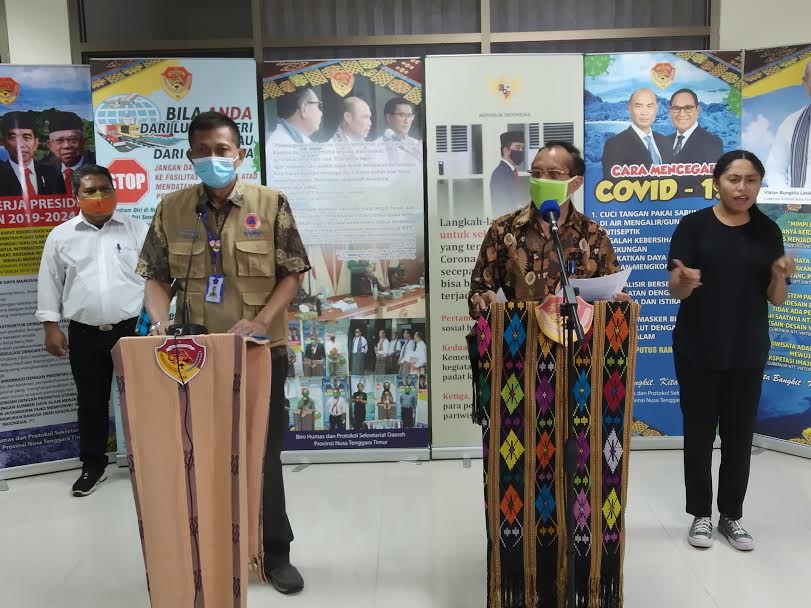 tim-gugus-tugas-covid-19-ntt-ketika-memberikan-keterangan-pers.jpg
