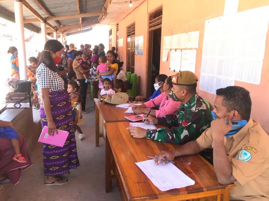 Satgas Yonarmed 3/105 Tarik Gandeng Puskesmas Eban Gelar Pelayanan Kesehatan Gratis