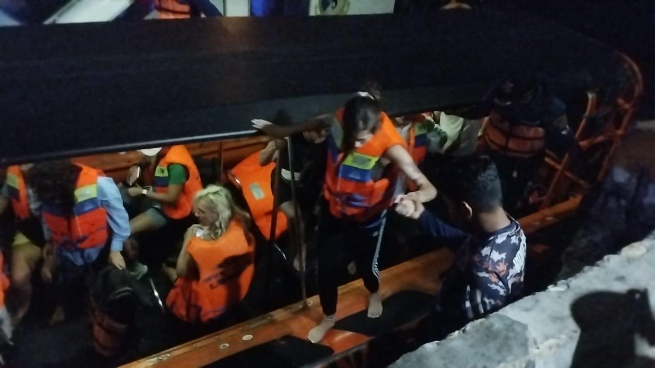 Kapal Wisata Tabrak Karang di Labuan Bajo Begini Nasib 14 Penumpang Turis Asing