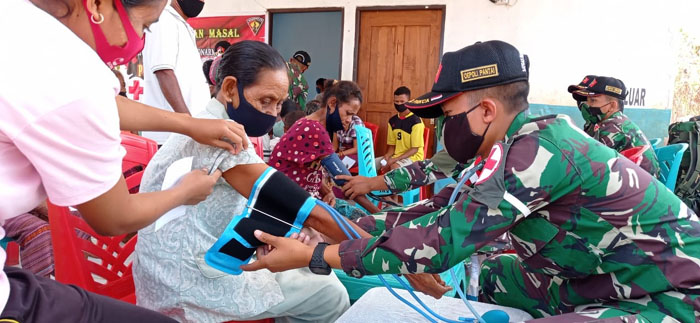tni-gandeng-tim-puskesmas-gelar-pengobatan-massal-di-amfoang-timur.jpg