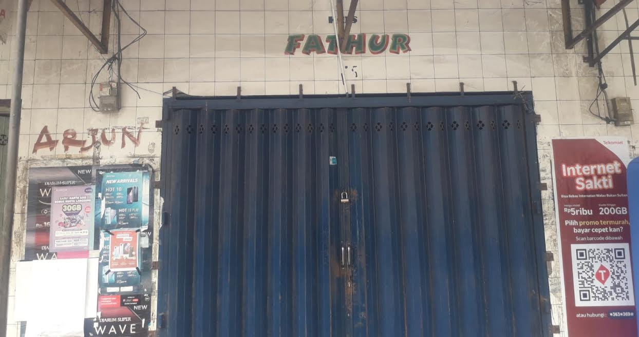 toko-fatrhur-di-kompleks-pertokoan-larantuka.jpg