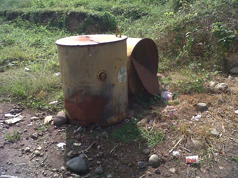 Tong Sampah Diletakan Tanpa Aturan di Satar Peot