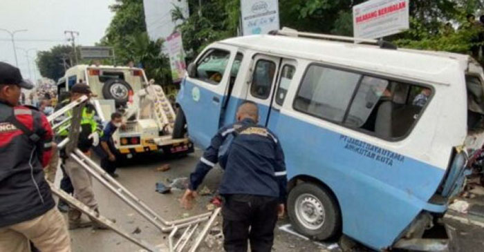 Truk Tronton Rem Blong Tabrak 20 Kendaraan Saat Lampu Merah Menyala, Lima Orang Tewas