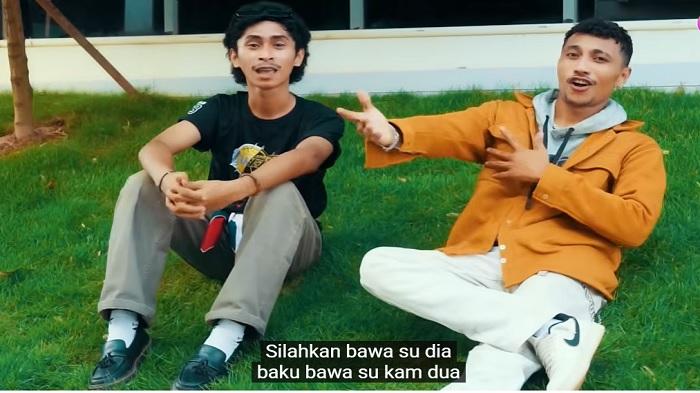uan-Reza-Pann-Sangadji-membawakan-lagu-Teman-Tukang-Tipu-1.jpg