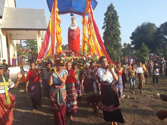 Prosesi Patung Bunda Maria Nai Feto Malaka Sudah di Paroki Seon