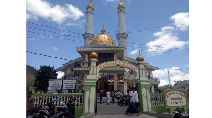 umat-muslim-bajawa-sholat-jumat-seperti-biasa.jpg