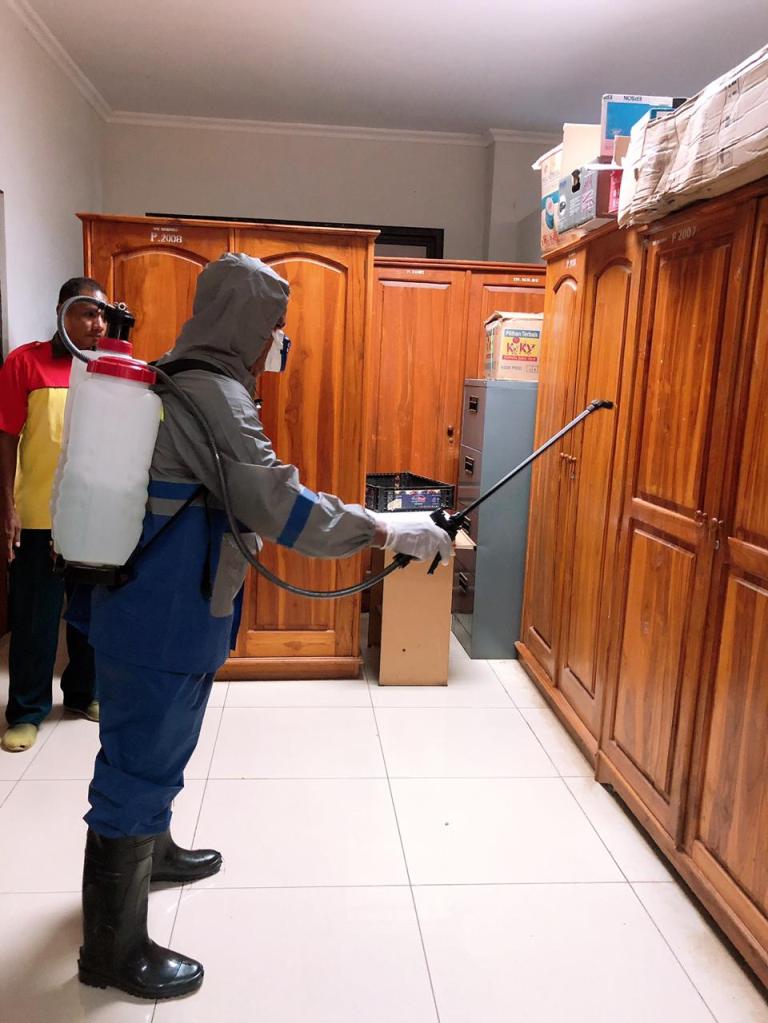 undana-kupang-melakukan-penyemprotan-disinfektan-di-lingkungan-kampus.jpg