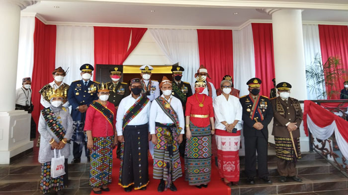 Upacara HUT Kemerdekaan RI ke-76 di NTT, Gubernur Viktor Laiskodat Kenakan Pakaian Adat Dawan