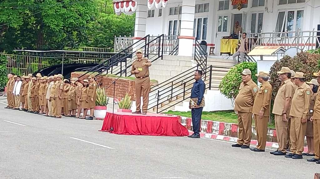 upati-Malaka-Pimpin-Apel-Perdana-2026-ASN-Disiplin-Diganjar-Apresiasi-Seragam-Keki.jpg
