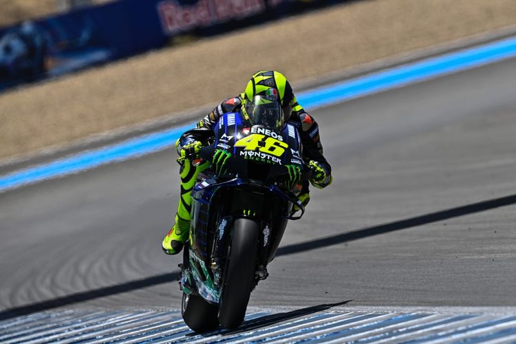 valentino-rossi-saat-berlaga-di-gp-jerez-2020yamahamotogp.jpg