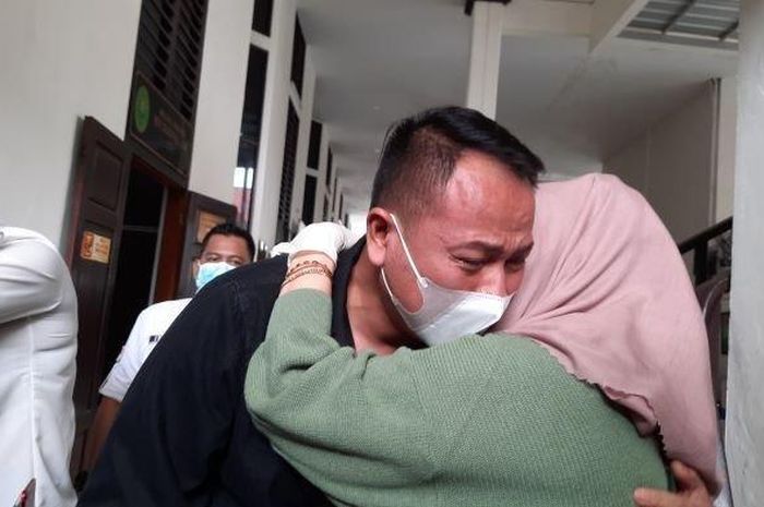 Minta Maaf, Vicky Prasetyo Berlinang Air Mata Lepas Kepergian Orang Paling Penting dalam Hidupnya