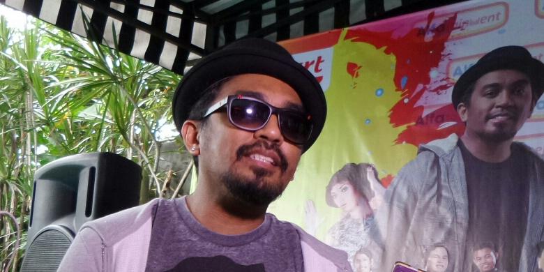Glenn Fredly Menyanyi untuk Mike Mohede