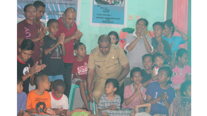 Wabup Agus Boli Rayakan Ulang Tahunnya Bersama Anak-Anak Cacat