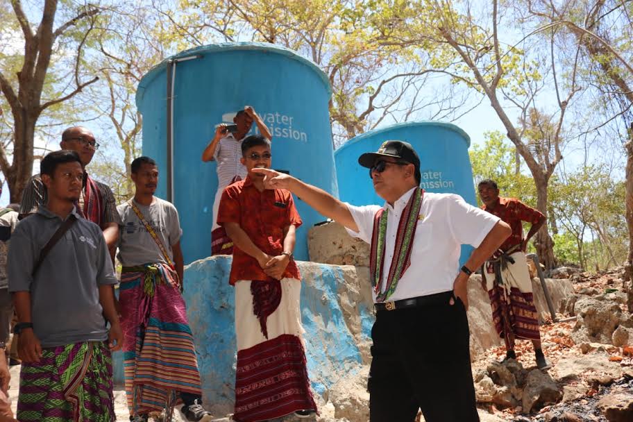 Warga Dusun Oelbubuk Bergembira Nikmati Air Minum dan Kesehatan dari WMI