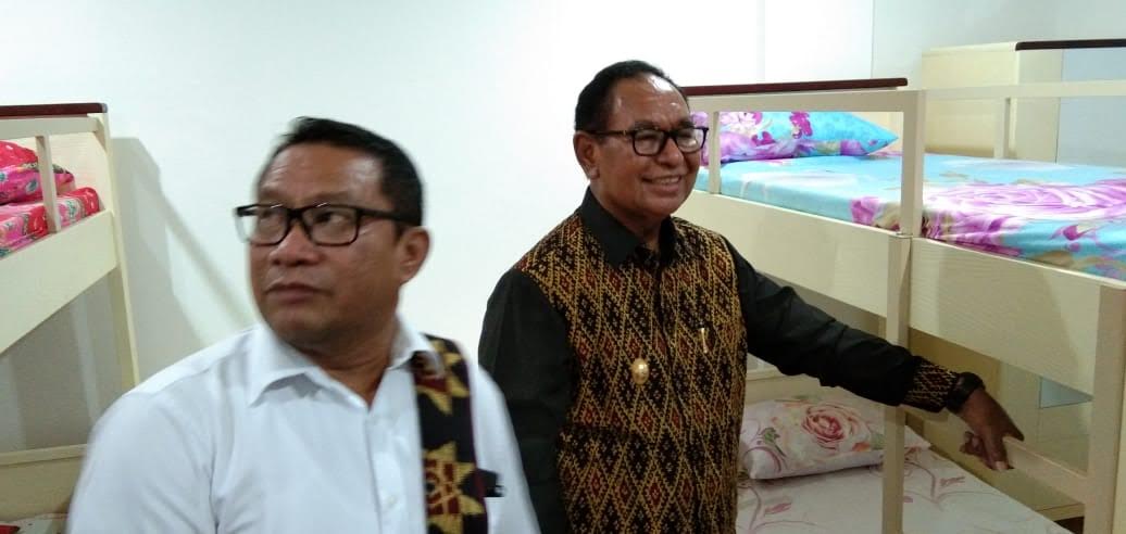 Wagub Nae Soi Lengkapi Sprei dan Horden di Rusun Seminari Tinggi Ritapiret