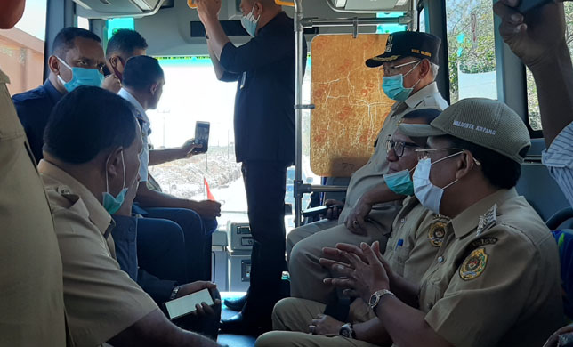Wali Kota Kupang Keliling Perdana dengan Bus Rapid Trans Kota