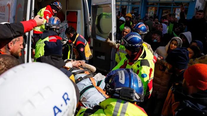 Gempa Turki-Suriah, Drama Penyelamatan Seorang Wanita yang Terkubur 104 Jam di Reruntuhan